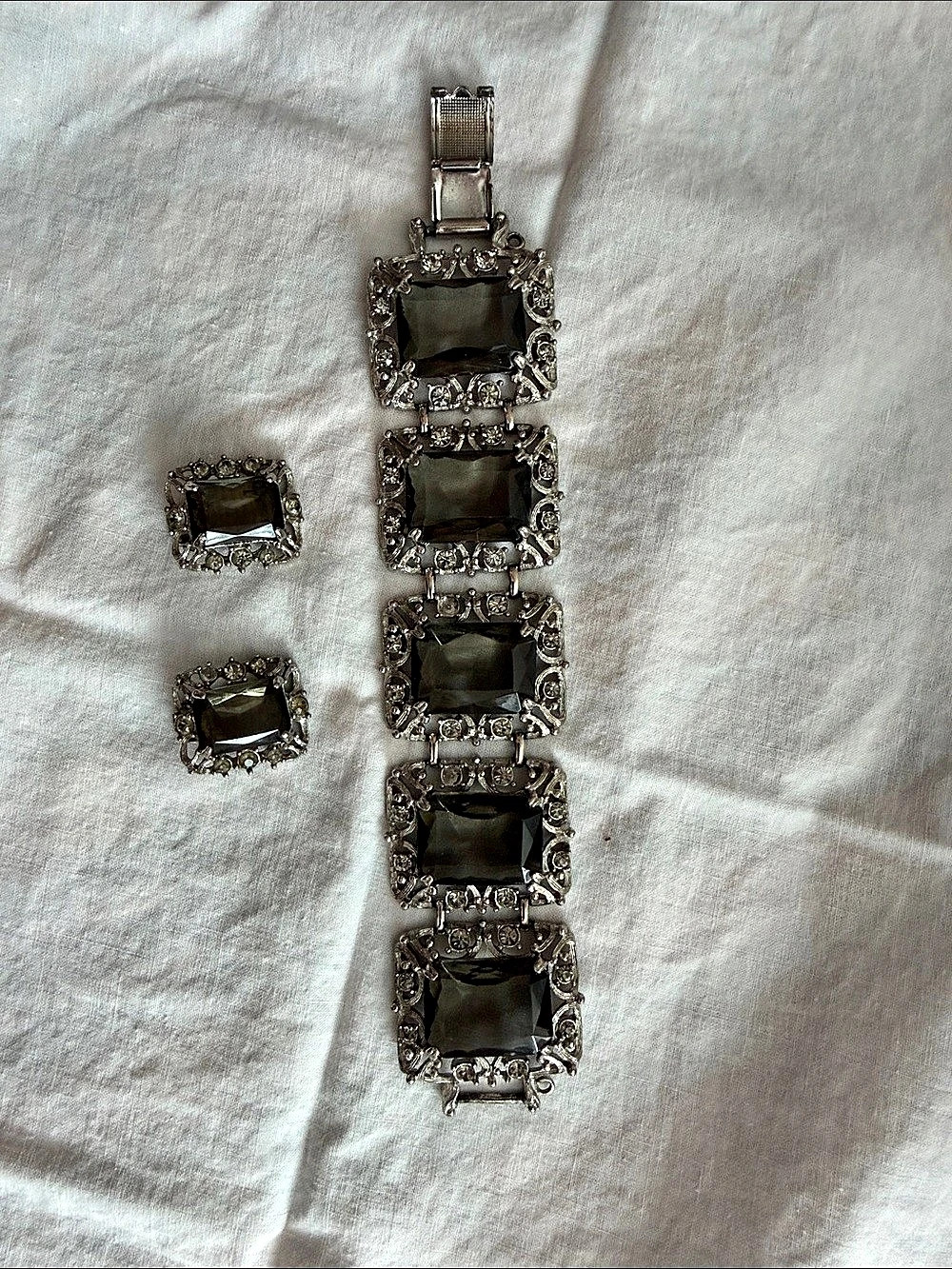 Vintage Sarah Coventry Celebrity Link Bracelet and Clip-On Earrings Set Black